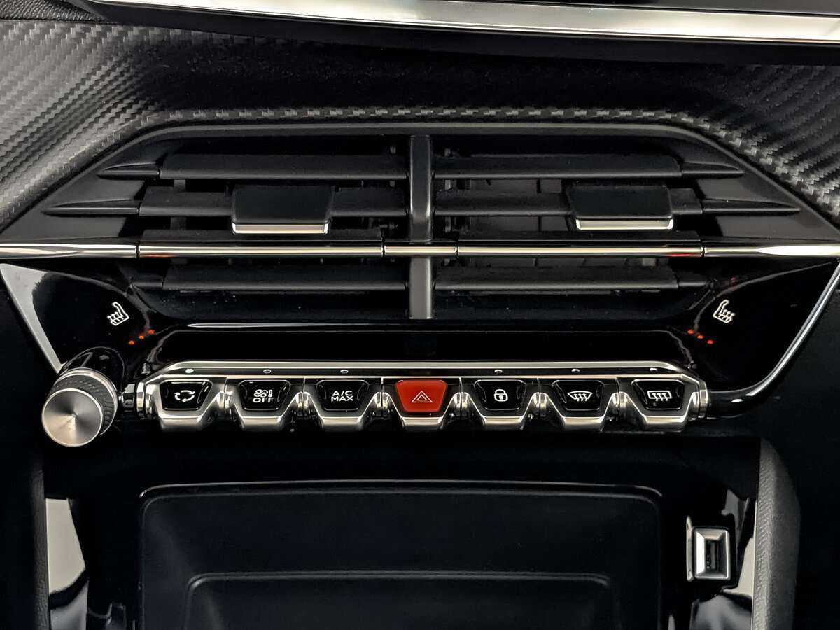 Купить Peugeot 2008, 2021, 21 780 км, фото №17