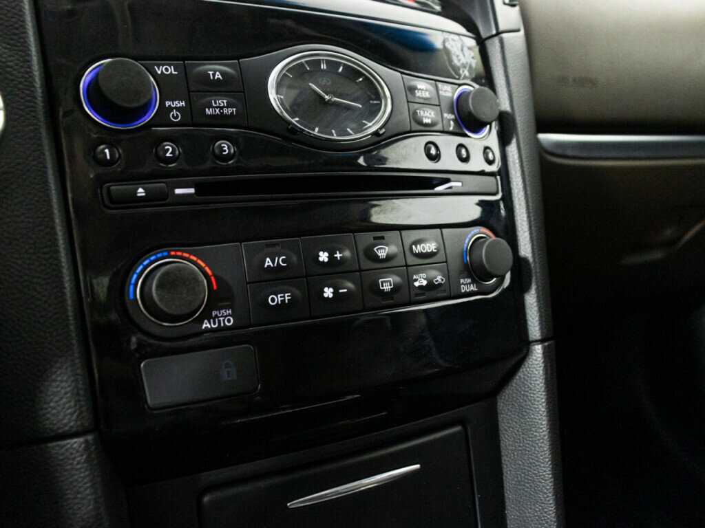 Купить Infiniti FX30d, 2013, 125 404 км, фото №19